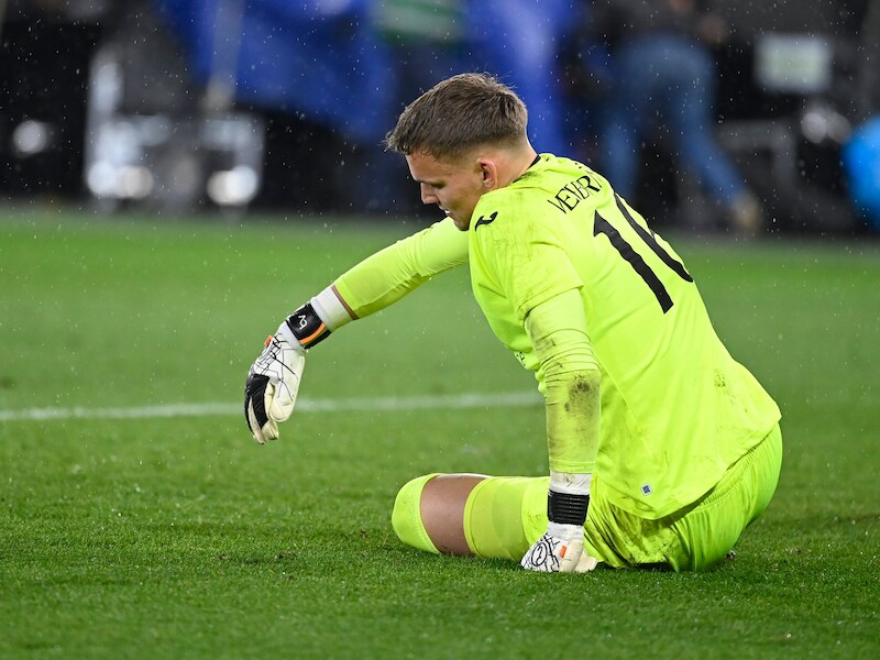 Wat een domper! Anderlecht grijpt na penalty’s en bijzonder moeilijke avond tegen AZ naast eerste Europese halve finale sinds 1990