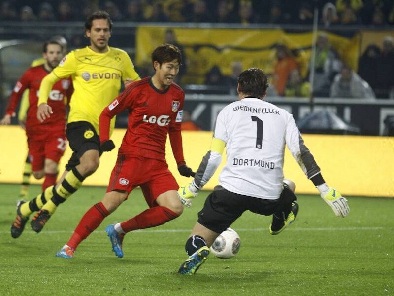Heung Min Son omspeelt Weidenfeller en scoort de enige goal.