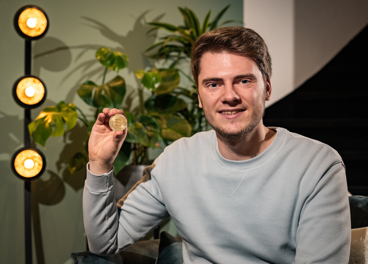 Beleggers over hun vertrouwen in de bitcoin: “Dit is mijn stukje van een  Van Gogh” | Foto | hln.be