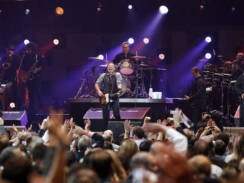 Bruce Springsteen zette meteen de toon.