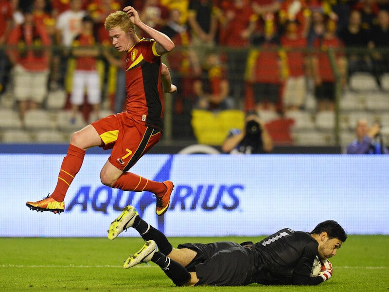 De Bruyne gestuit door Lloris.