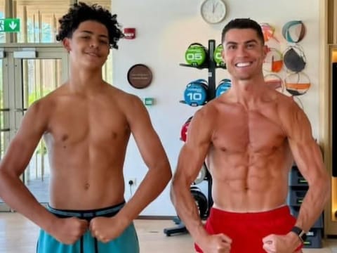 Cristiano Ronaldo en zijn zoon.