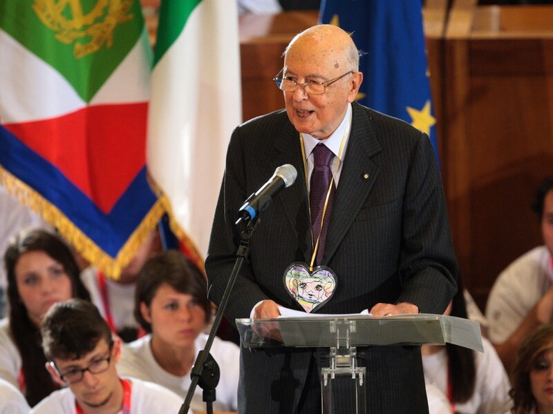 De Italiaanse president Giorgio Napolitano woonde gisteren nog de herdenkingsplechtigheid bij van onderzoeksrechter Giovanni Falcone die twintig jaar geleden vermoord werd door de maffia.