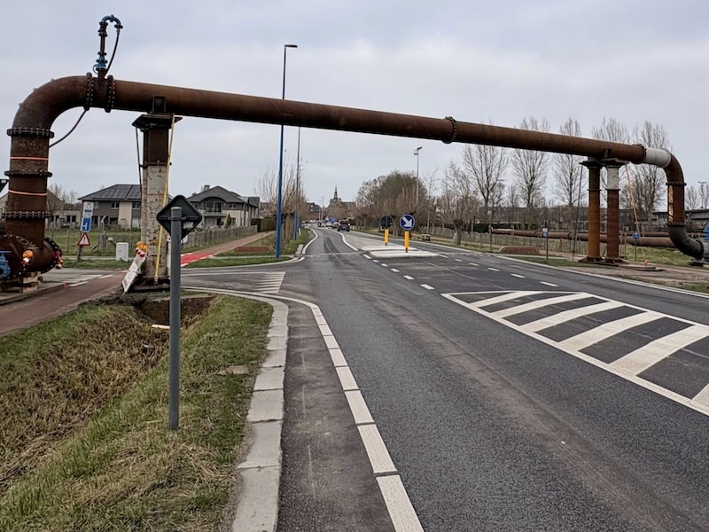 Deze bovengrondse buizen in Oostduinkerke zullen nog niet meteen verdwijnen