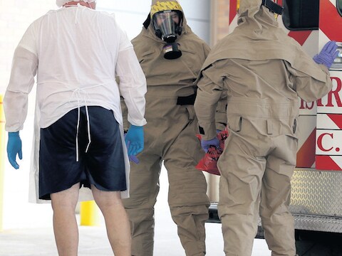 Een man die met het eerste ebolaslachtoffer in de VS in aanraking kwam, wordt in quarantaine geplaatst.