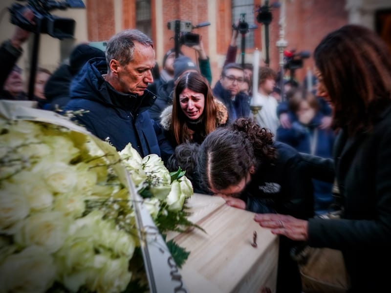 KIJK. Wat een feestavond moest zijn, werd een hel: slachtoffers doen hun verhaal in VTM NIEUWS‑docu over Crans-Montana