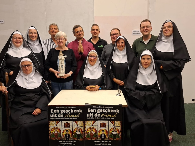 Met een habijt om het lijf en het naderende onheil op de affiche: de cast van ‘Een geschenk uit de Hemel’ telt af naar de première in Koekelare.