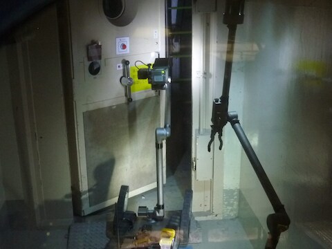 Robots onderzoeken de reactorgebouwen.