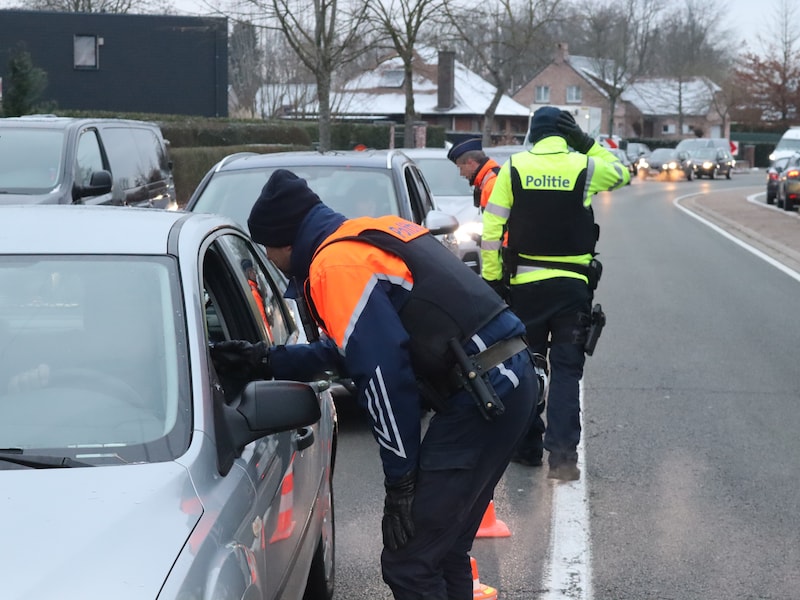 “26 pinten en maar 1,3 promille?”: politierechter legt medisch onderzoek op aan automobilist