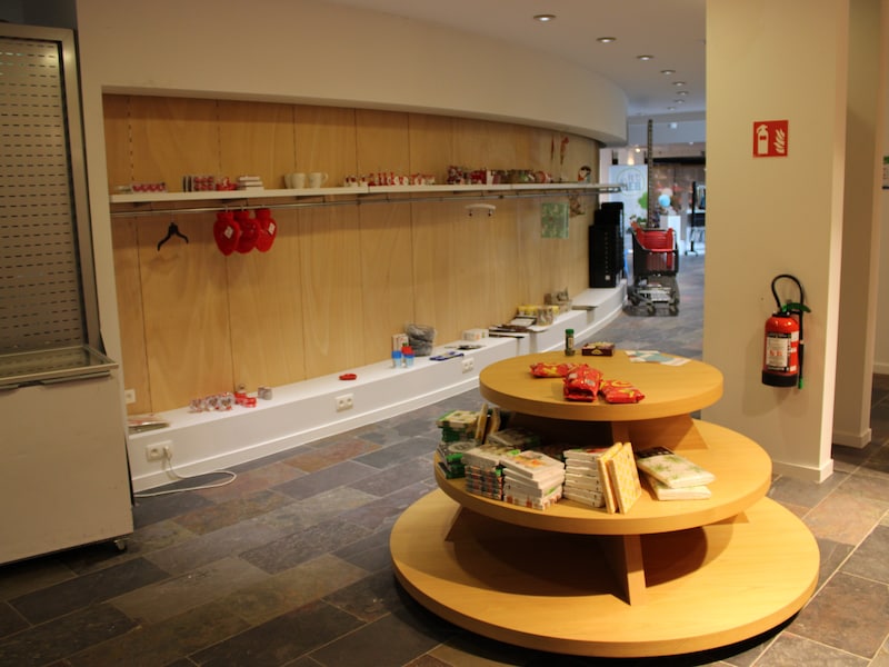 De Stamper is verhuisd naar een nieuwe locatie in Circuliz in de Roeselaarsestraat 81, waar het de komende maanden verder zal vervellen tot sociale kruidenier.