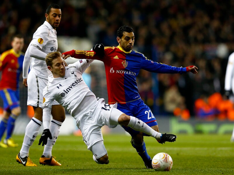 Mohamed Salah (rechts) in actie tegen Tottenham