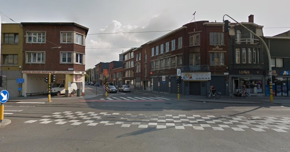 Rood asfalt en meer ruimte: aanpassingen moeten kruispunt Turnhoutsebaan-Hooftvunderlei fietsveilige