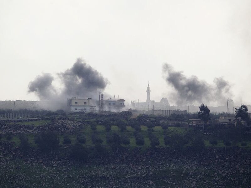 De blauwhelmen zouden pas worden vrijgelaten als het Syrische regeringsleger zich heeft teruggetrokken uit het dorp Jamla.