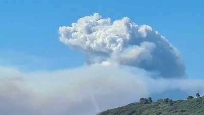 Zeldzame wolk bij Franse natuurbrand baart zorgen: “Kan leiden tot brand die moeilijker te beheersen is”