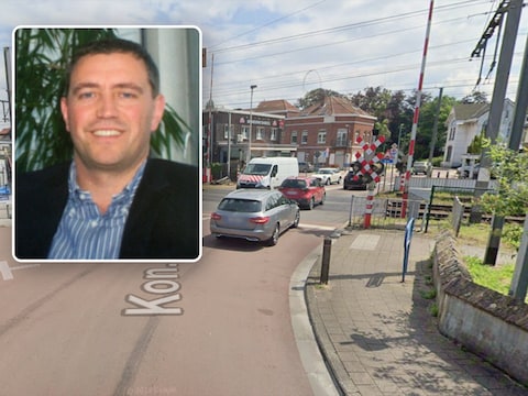 De spoorovergang aan de Stationsstraat in Kapellen.Inzet: archieffoto van Glenn Verspeet.
