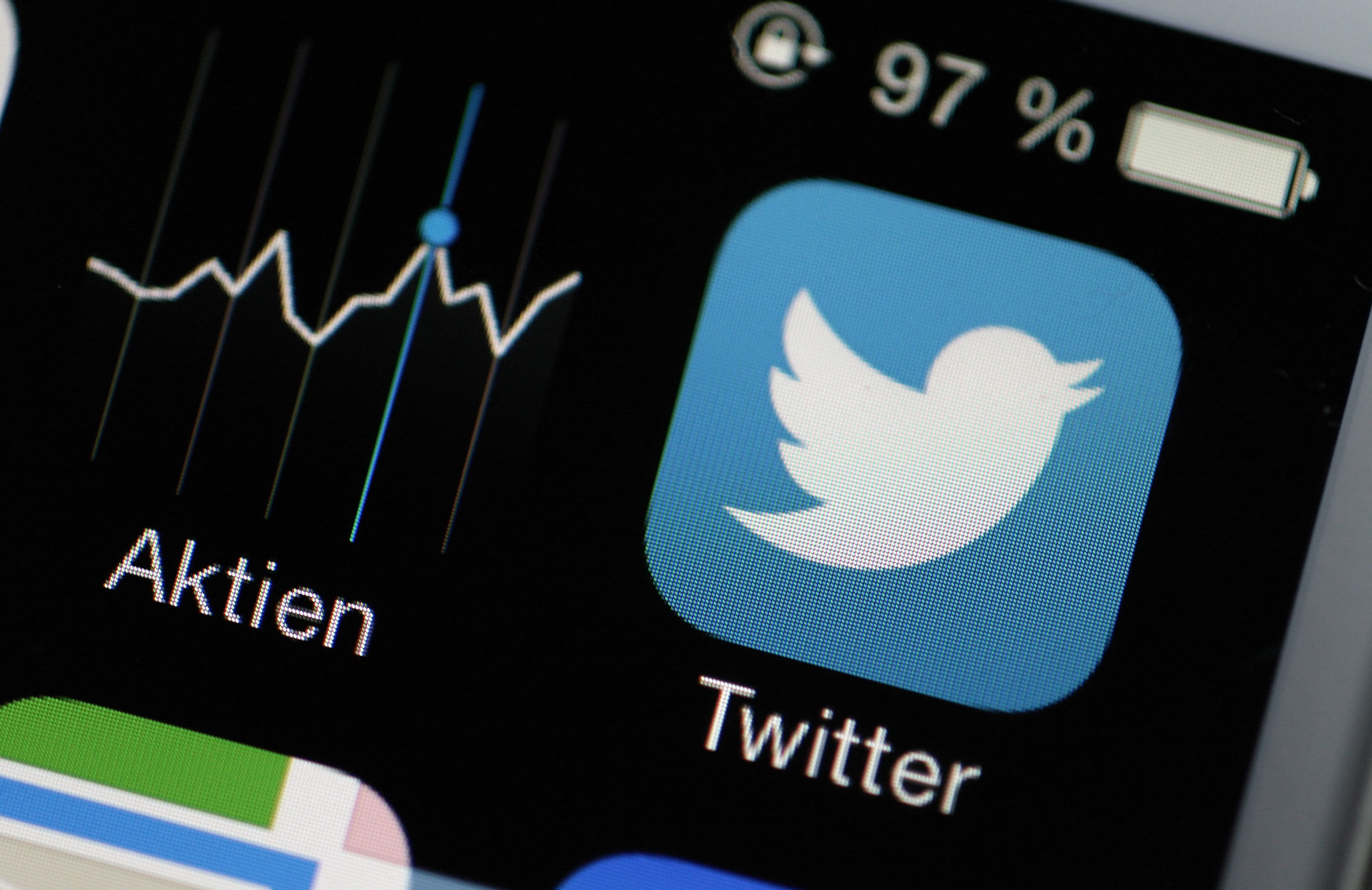 De poging van Twitter om orde te scheppen in de chaos volgt kort op de beursgang van de microbloggingdienst.