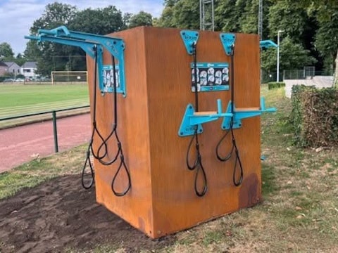 Aan sportcentrum De Dreef staat momenteel een beweegmuur.