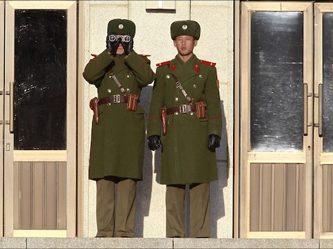 Noord-Korea stuurt opnieuw propagandaboodschappen de grens over.