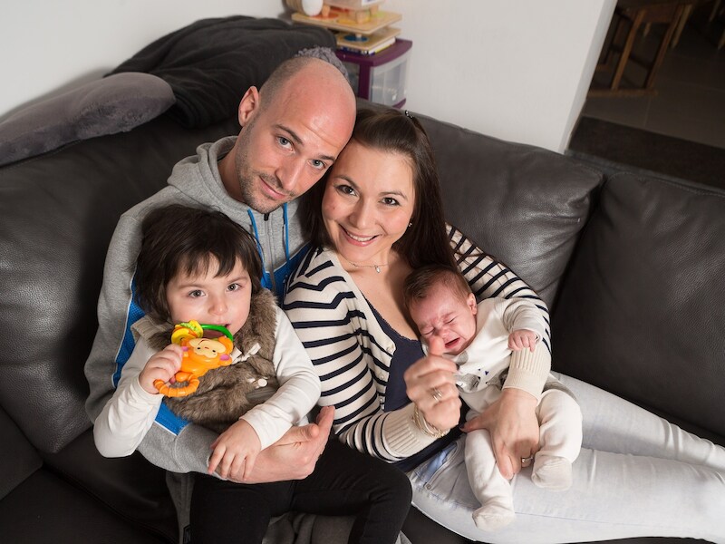 Laurent Ciman met echtgenote Diana, dochtertje Nina en zoontje Achilles.