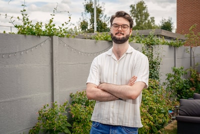 Tom (26) slaagt voor toelatingsexamen geneeskunde, maar vreest fraudezaak: “Als ze het examen schrappen, span ik zelf een rechtszaak aan”