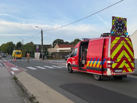 Op het kruispunt van de Wervikhove- en Oekensestraat in Rumbeke raakte een fietser gewond bij een verkeersongeval