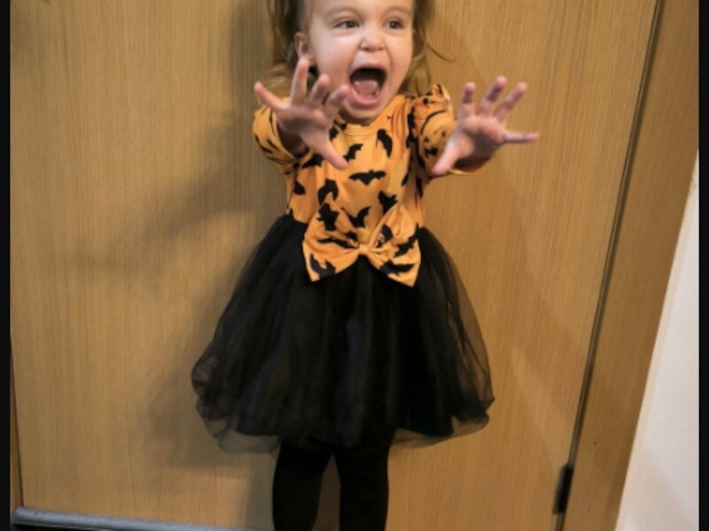 Belize uit Paal gaat in halloweenthema naar school