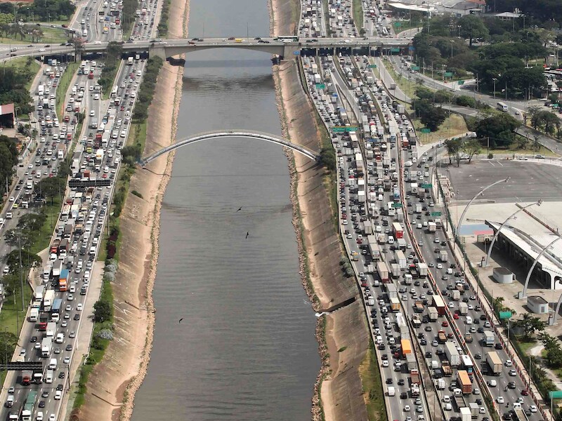 Door de belastingvrijstelling op auto's en motorfietsen groeide het wagenpark in Brazilië spectaculair aan.