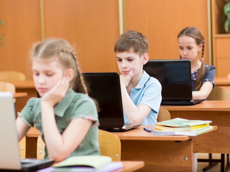 Schoollaptops vaak duurder dan prijs die Demir vastlegde