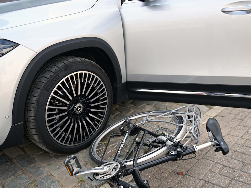 Illustratie gevallen fietser. 