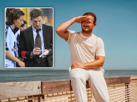 Seppe Riolo. Inzet: als voetballer van Zulte Waregem naast trainer Francky Dury.