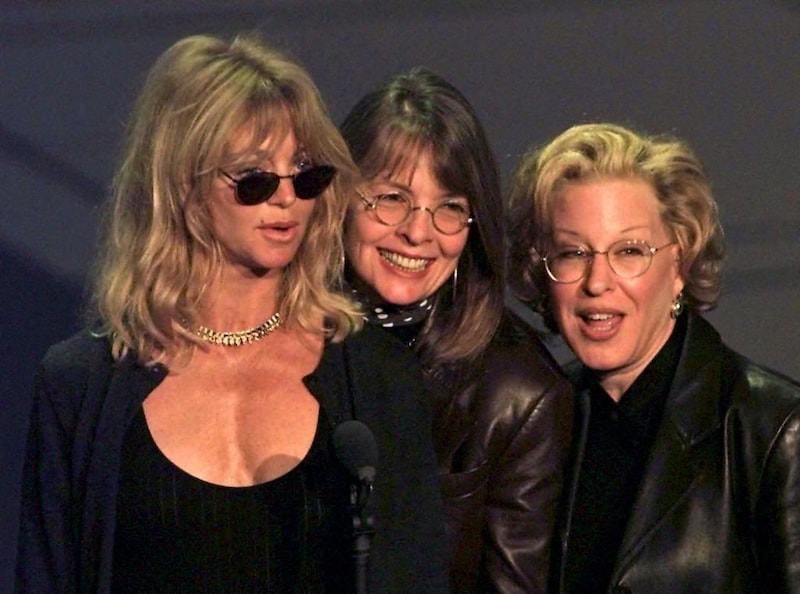 Archiefbeeld. Diane Keaton (midden), Goldie Hawn (links) en Bette Midler, die samen speelden in ‘The First Wives Club’, in Los Angeles. (24/03/97)