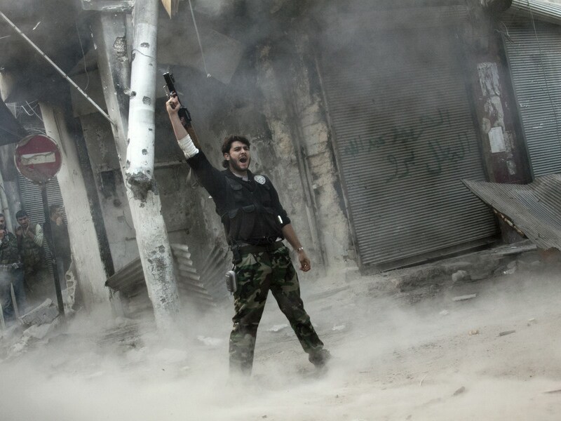 Een Syrische rebel in Aleppo.