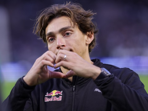LIVE. “Haat het echt om toeschouwers te ontgoochelen”: polsstokfenomeen Mondo Duplantis geeft in laatste instantie verstek door lichte blessure