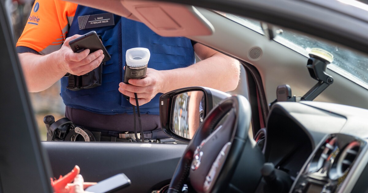 Politie trekt vier rijbewijzen onmiddellijk in voor 15 dagen tijdens ...