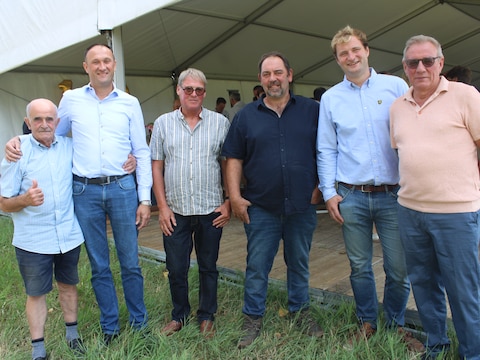 De aanwezige bestuursleden: René George, Stijn Declerck, Ivan Huyghe, Nicolaas Demolder, Pieter Moeneclaey en Danny Uleyn. Bestuursleden Dirk Desmedt en Marijn Vandewalle ontbreken op de foto.