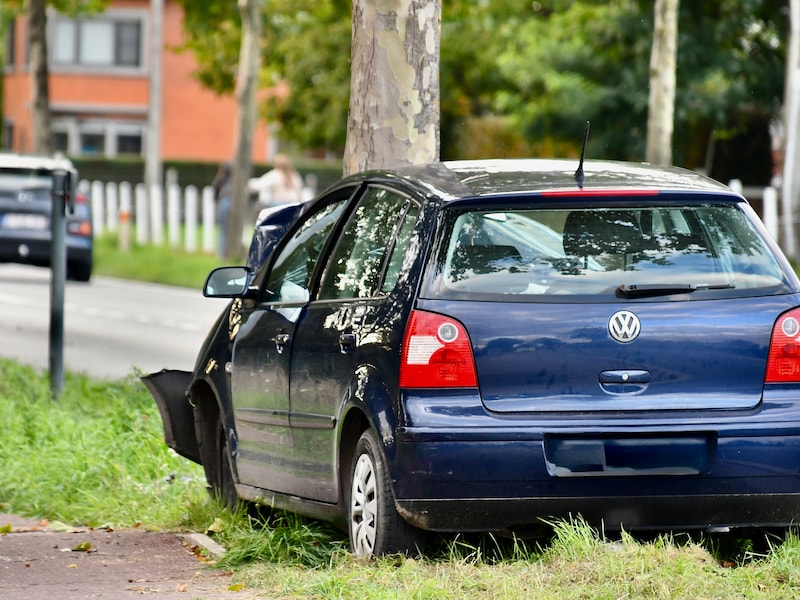 Langs de Diksmuidesteenweg in Hooglede gebeurde een dodelijk ongeval.