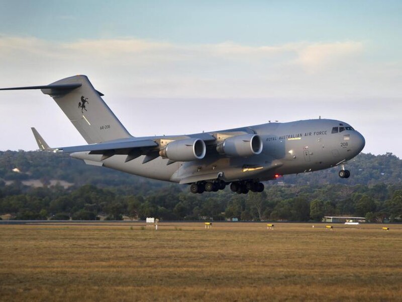 Een toestel van de Australische luchtmacht dat meedoet aan de zoekactie naar de Boeing van Malaysia Airlines.