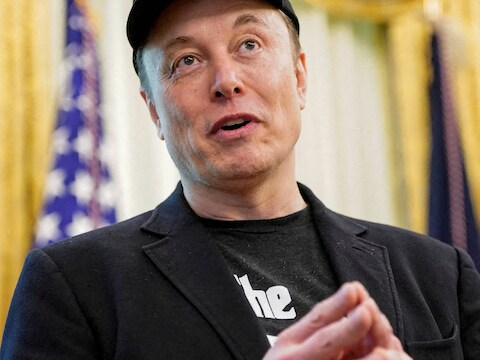 Elon Musk toen hij na de eerste ruzie in mei toch weer op een persconferentie in het Witte Huis verscheen.