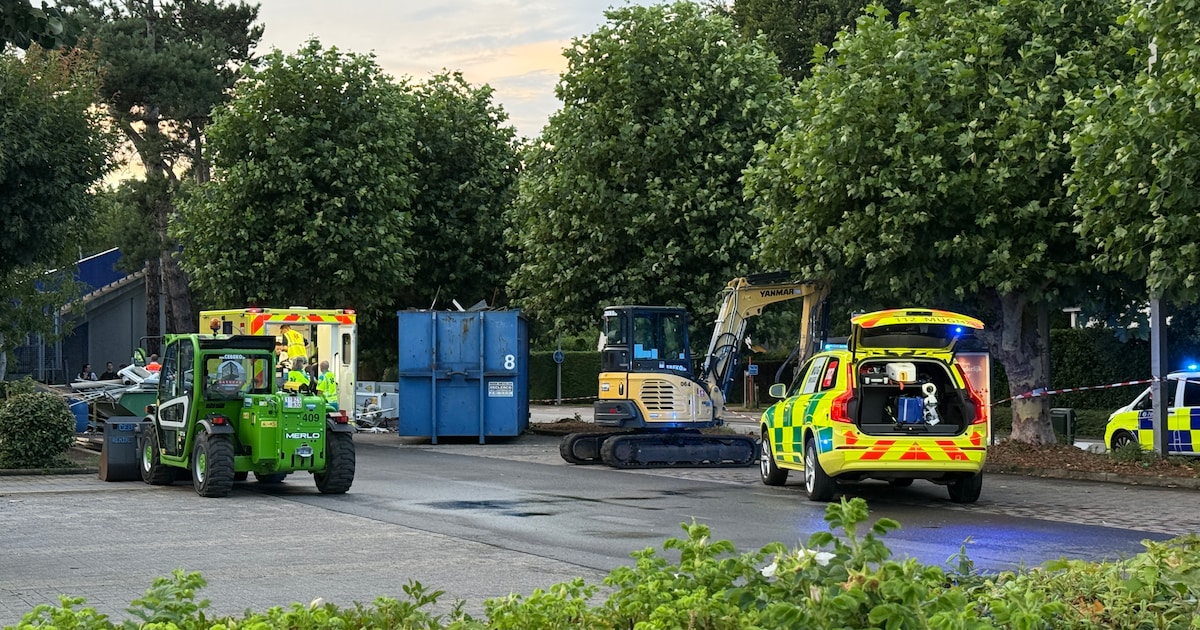 Jongen (16) klautert op hoogtewerker in Brugge, maar machine treedt in werking: “Hij zat vast tussen