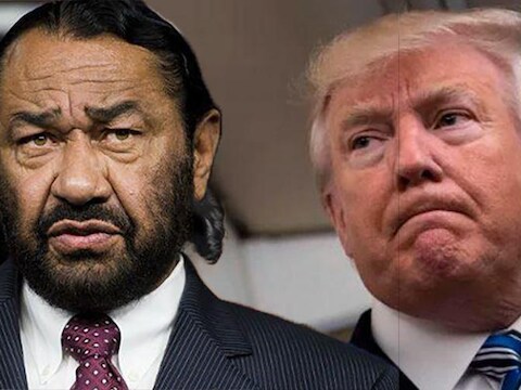 Democratisch congreslid Al Green (links) is het eerste parlementslid dat in het Huis van Afgevaardigden oproept om president Donald Trump af te zetten. Green schuift Trump "intimidatie en belemmering van de rechtsgang" in de schoenen.