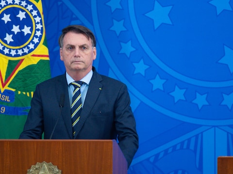De Braziliaanse president Jair Bolsonaro tijdens de bekendmaking van het ontslag van zijn minister van Gezondheid en de presentatie van diens opvolger.