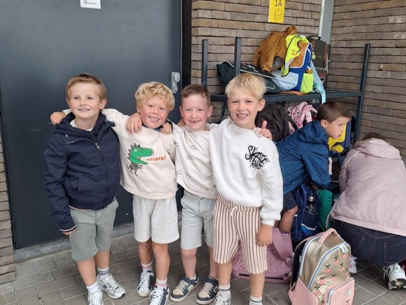 Fons en zijn vrienden zijn klaar voor het nieuwe schooljaar in Lievegem