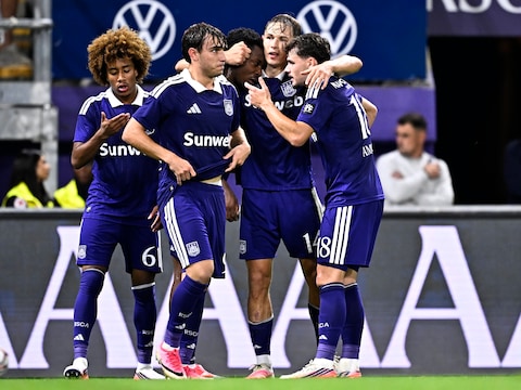 LIVE. Anderlecht zoekt met voorsprong kleedkamer op: Sikan tikt voorzet Maamar binnen