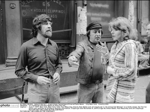 Paul Mazursky stuurt Alan Bates en Jill Clayburgh aan in 'An Unmarried Woman'.