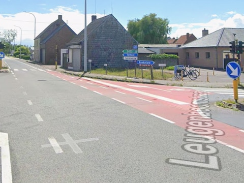 Beide voertuigen reden in dezelfde rijrichting, toen de auto in de Leugenboomstraat wilde inslaan.