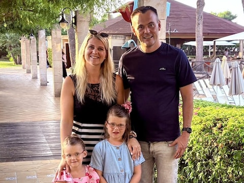 Suzan samen met haar man burgemeester Koen Meersseman en hun twee kinderen.  