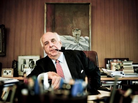 Etienne Davignon samen met zijn onafscheidelijke pijp.