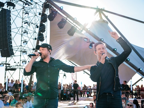 Jelle Cleymans en Jonas Van Geel tijdens Tien om te zien. Komende maandag staan ze op de Parkconcerten in Ninove.