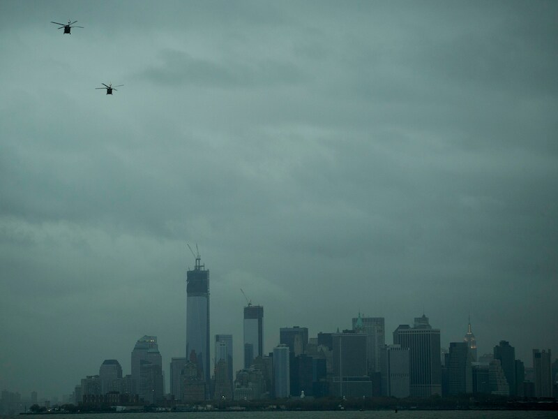 Eerder kwamen ook hele steden zonder stroom te zitten. Zo ook bij de storm Sandy in 2012 toen heel New York preventief werd afgesneden van elektriciteit.