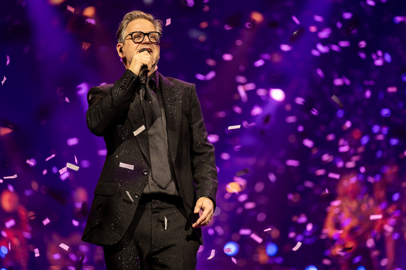 Guus Meeuwis schittert voor het eerst in de Antwerpse AFAS Dome:“Een droom  die uitkomt en het hoogtepunt van mijn afgelopen jaar in België” | Foto |  hln.be